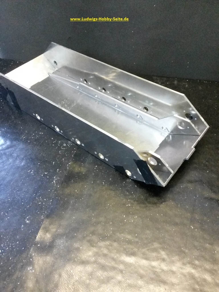 MEtall Lower hull E-25 1:16 scale